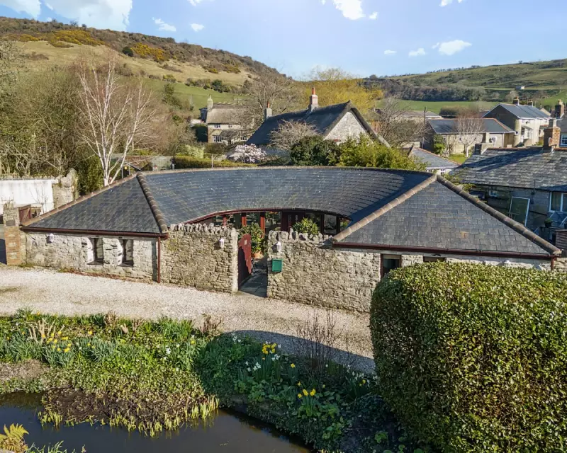 Escape to Character: 7 Enchanting English Bungalows That Redefine Stylish Living