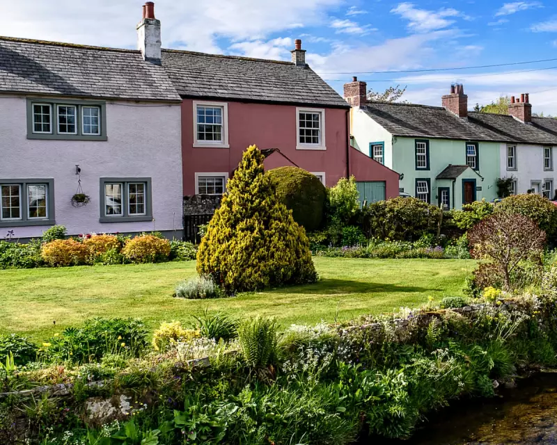 UK House Price Growth Slows to a Crawl as Budget Uncertainty Bites