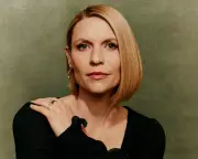 Claire Danes Reveals the 'Brutal Honesty' Behind Her Riveting New Netflix Role in 'The Beast In Me'