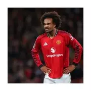 Zirkzee's Shock Exit? Man Utd Striker Eyes Premier League Switch After Just One Season