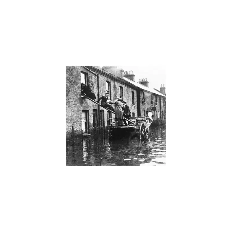 1928 Thames Flood: 14 Dead, Thousands Homeless in London Catastrophe