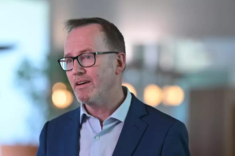 Australian Government Faces Parliamentary Fire Over Nauru Deportation Policy