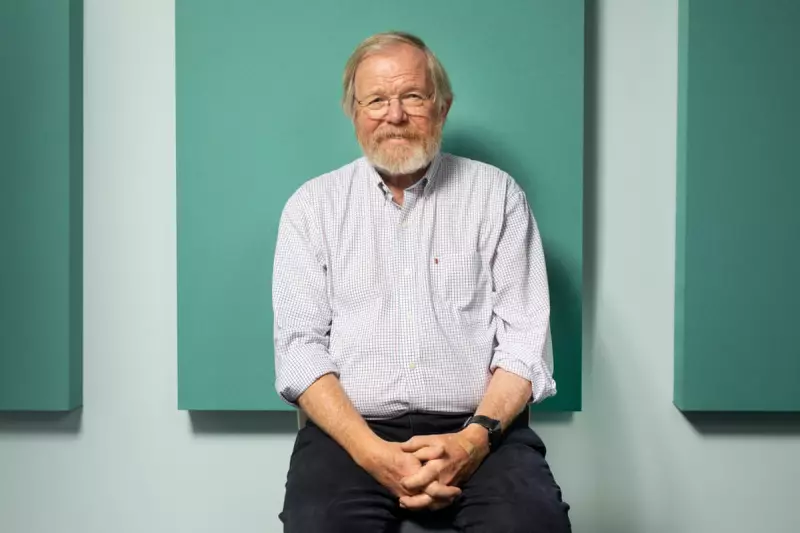 Bill Bryson on Pet Peeves, Writing Rituals and Vaporising Annoyances