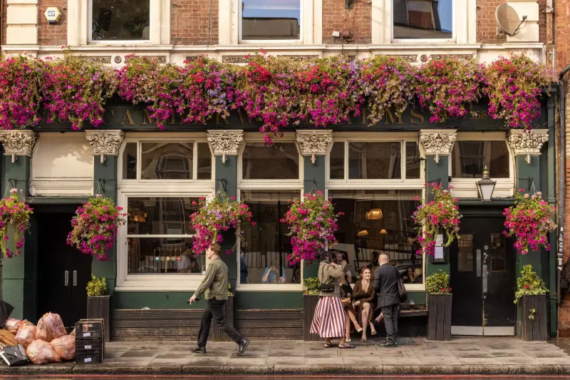London's Liquid Gold: These Pubs Crowned Best in Britain for Food in 2025 Guide