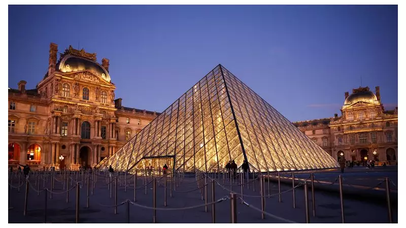 Louvre Shuts Gallery Over Structural Crisis Weeks After £77.5m Heist
