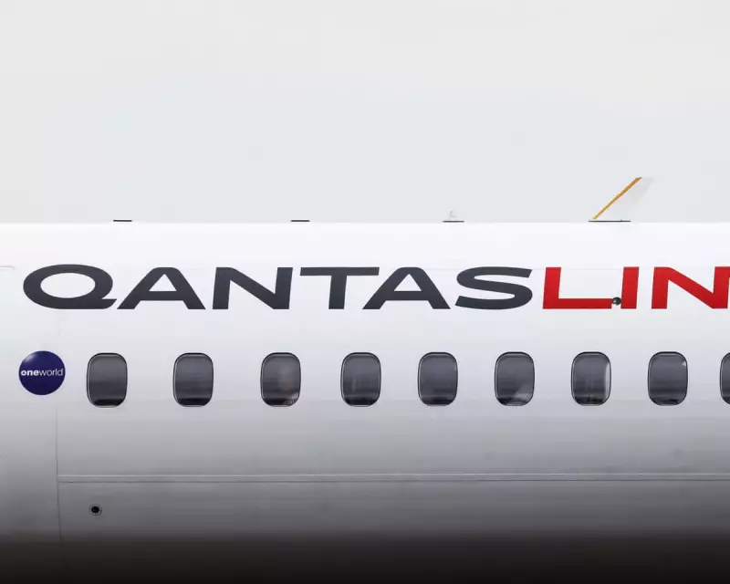 Qantas Flight with Liberal MPs Forced Back to Adelaide Over Smoke