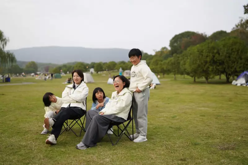 Single Mothers in China Form New Family Units to Share Life's Pressures