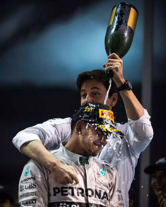 Why Magnums Are the Smart Choice for Your Christmas Wine