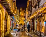 10 Best British Towns for Unique Christmas Shopping with Local Flavour