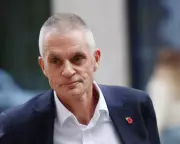 BBC's Next Leader Faces 'Glass Cliff' Challenge After Tim Davie