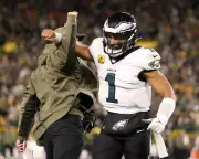 Eagles Clinch 10-7 Victory Over Packers in Defensive MNF Battle