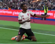 Isak Ends Goal Drought as Liverpool Beat West Ham 2-0