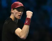 Jannik Sinner storms into third straight ATP Finals final with dominant win