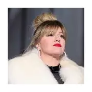 Kelly Clarkson's iconic response to manager's boob job demand