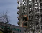 Kyiv Residential Building Hit in Russian Strike as US-Brokered Peace Talks Continue