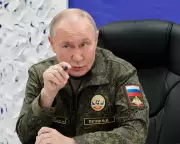 Putin Backs Trump's Ukraine Peace Plan as Zelenskyy Faces 'Difficult Moment'