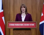 Rachel Reeves' Budget Vow Drowned Out by White Noise in Embarrassing Commons Moment