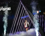 Rybakina Battles Past Alexandrova in WTA Finals Thriller as Swiatek Dominates