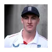 Steven Finn: England's Ashes Chances & Root's Key Role Down Under