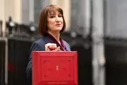 UK Business Activity Rebounds in October Amid Budget Uncertainty