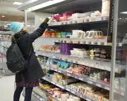 UK Grocery Inflation Dips to 4.7% as Christmas Price Wars Begin