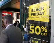 UK Retail Growth Slows to 1.6% as Shoppers Await Black Friday
