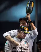 Why Magnums Are the Smart Choice for Your Christmas Wine