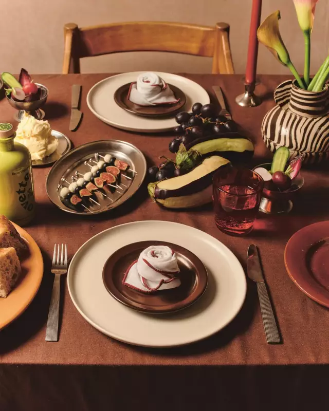 Forget Formal Rules: Laura Jackson's Guide to a Relaxed, Festive Tablescape