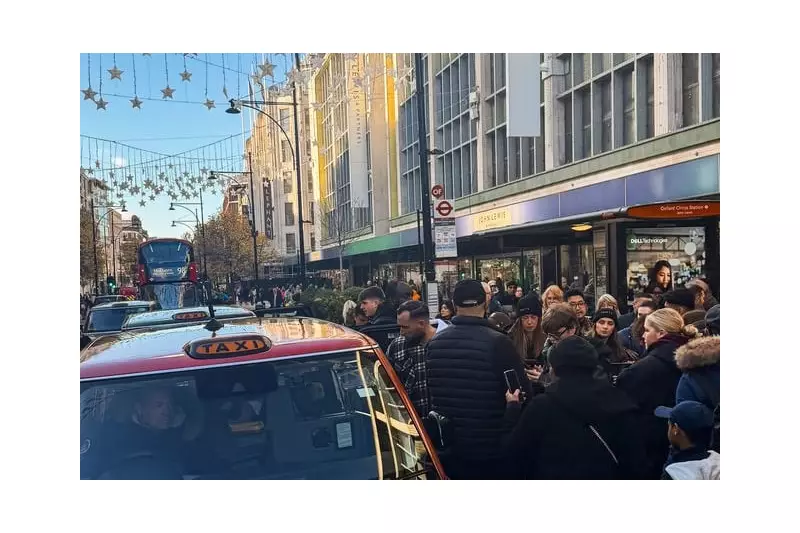 Giggs Brings Oxford Street to a Standstill with Surprise Black Friday Gig