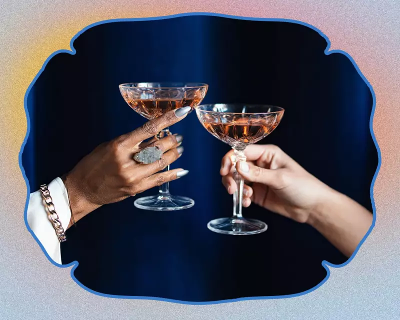 How to Be a Perfect Guest: Expert Tips for the Holiday Season