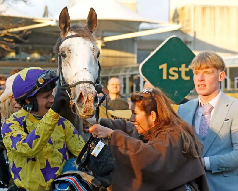 Il Etait Temps Dominates Tingle Creek by Nine Lengths at Sandown