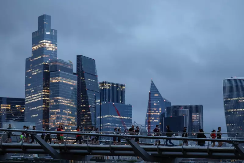 Latham's Pay Wars, Paul Weiss Poaching & Ashurst's US Dream: Top Legal Stories 2025