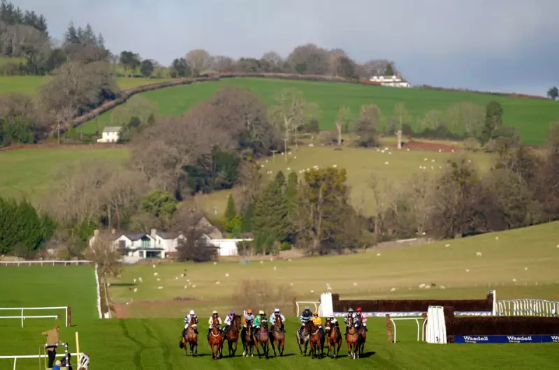 Mambo No 5 Storms to Victory in Kempton's Wayward Lad Novices' Chase