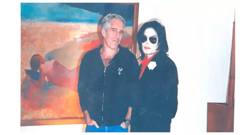 New Epstein Files: 300,000 Pages Reveal Photos of Clinton, Maxwell & Celebrities