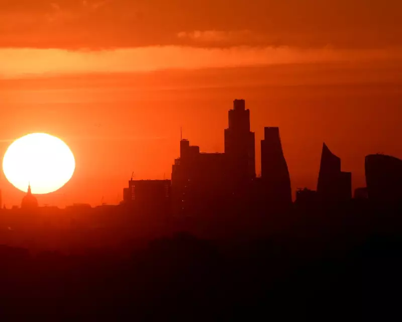 UK Private Sector Faces Sharp Downturn Entering 2026, CBI Survey Reveals