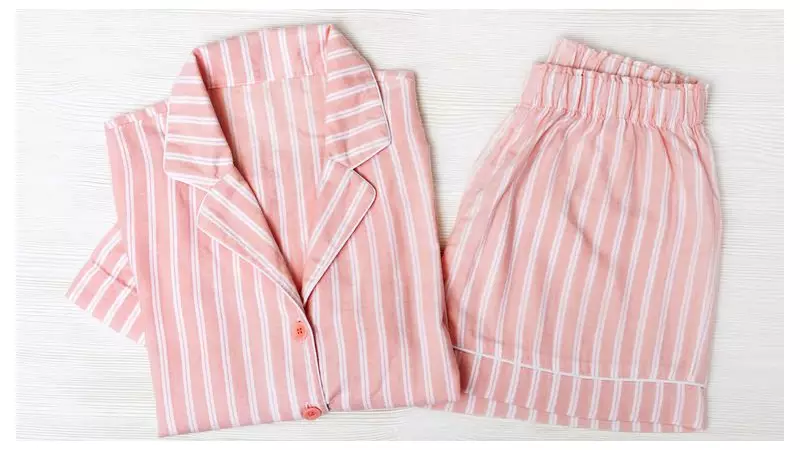 Used Pyjamas & Rotten Fruit: Survey Reveals UK's Worst Christmas Gifts