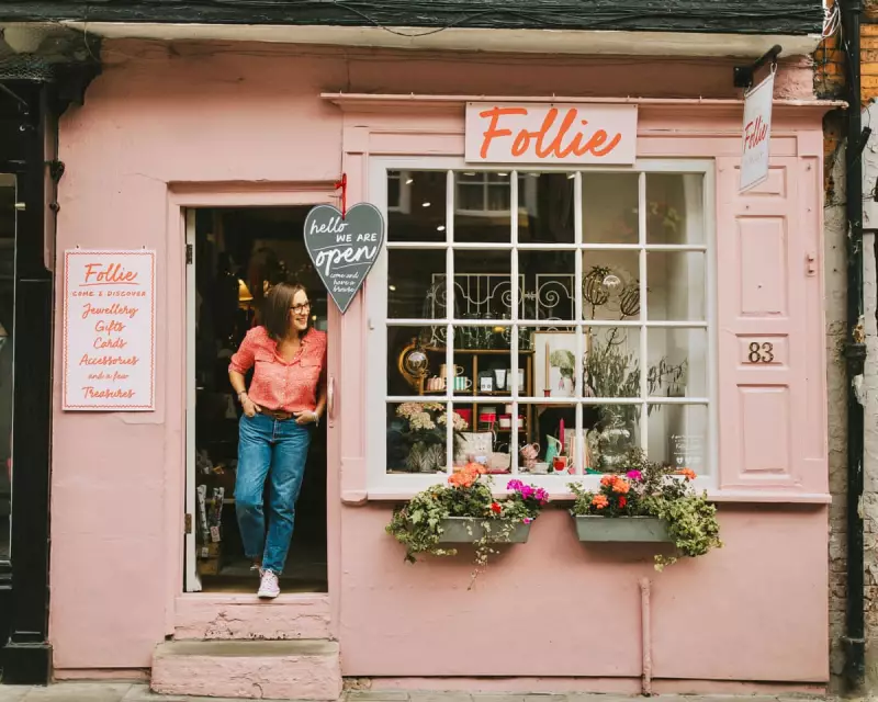 Velvet Ribbon Garland Craze: UK Sells Six Miles of Fabric in Christmas Trend