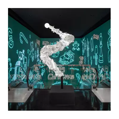 London's 'Least Christmassy' Tree: Hoxton Hotel Unveils 9-Ft Futuristic Sculpture