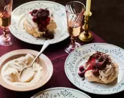 Beyond Port: 5 Festive Dessert Wine Pairings for a Memorable Christmas