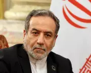 Iranian FM urges Trump to bypass Netanyahu for nuclear talks, citing regional support