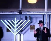 Manchester synagogue's Hanukah vigil honours Sydney victims amid rising antisemitism