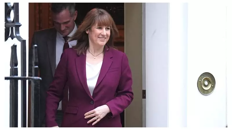 AJ Bell CEO Slams Reeves's Cash ISA Reforms as 'Doomed to Fail'