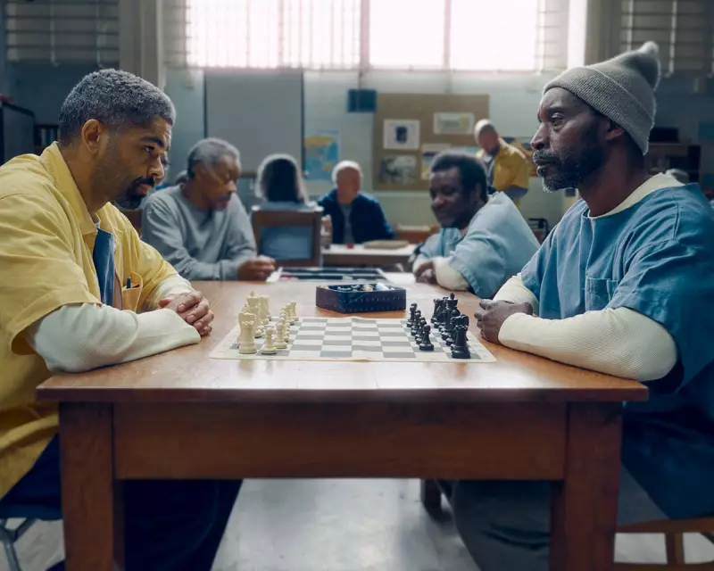 Frank & Louis Review: Prison Dementia Drama Anchored by Powerful Performances