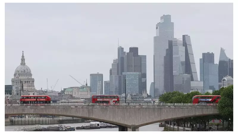 FTSE 100 CEOs Earn Worker's Yearly Salary in Under 3 Days of 2026