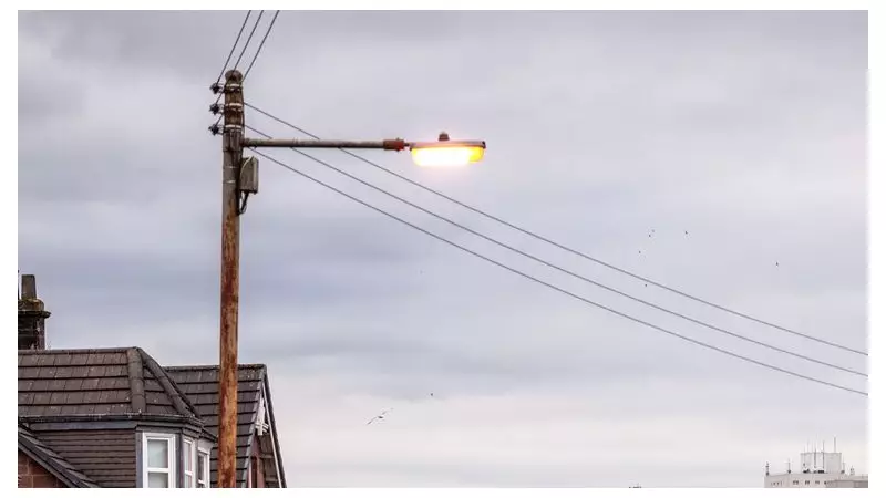 Glasgow Council to Pay £80k After Man Hit by Falling Lamppost