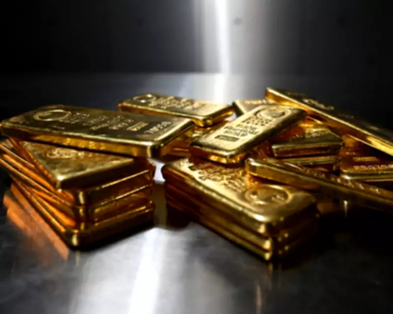 Gold Price Soars Past $5,500 as Dollar Weakens and Geopolitical Fears Mount