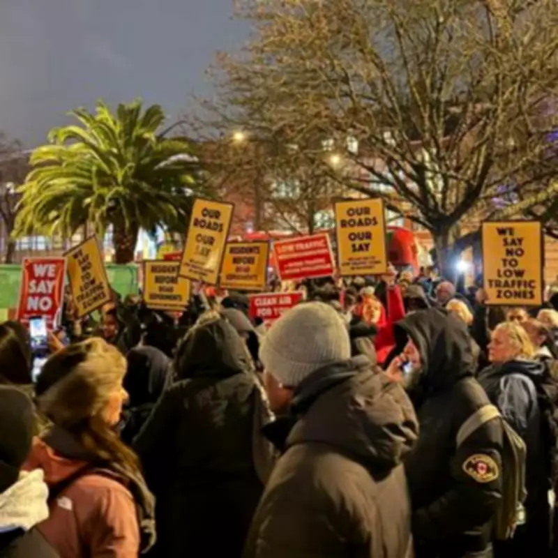 Hackney Council Meeting Halted by LTN Protesters Demanding Road Reopening
