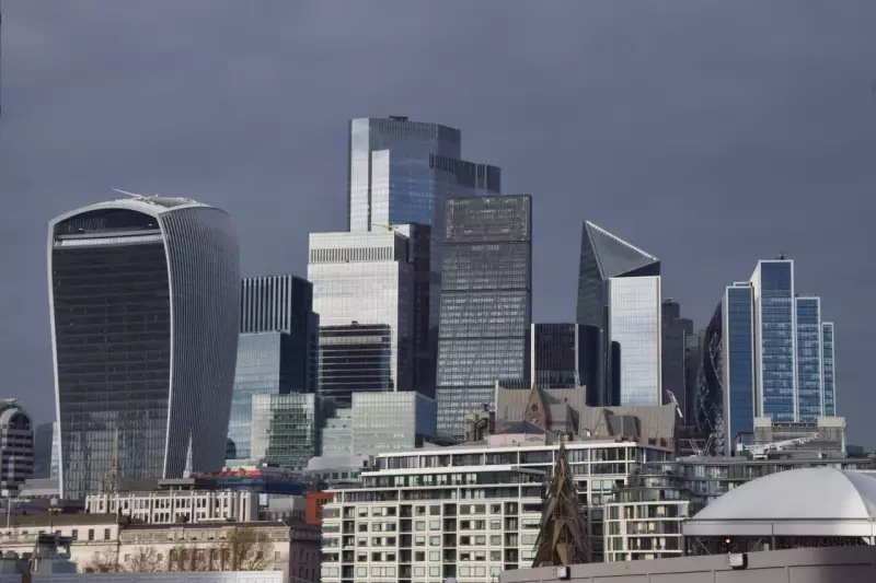 Latham & Watkins Poaches 10 Lawyers from A&O Shearman in Major London Raid