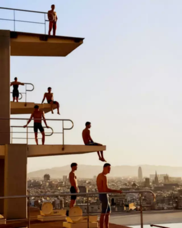 Photographer's Post-Accident Journey Captures Swimmers' Energy on iPhone