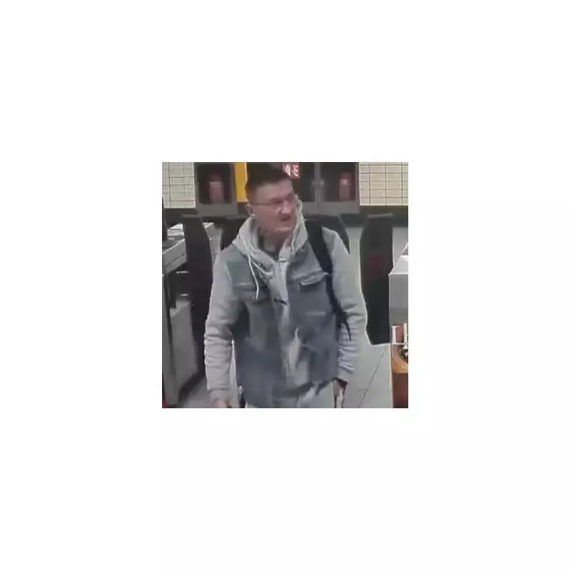 Police Hunt Tube Pervert After Inappropriate Touching on District Line